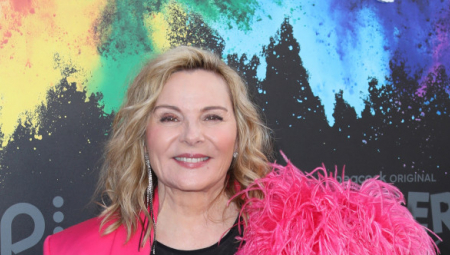 ZVEZDA SERIJALA "SEKS I GRAD" U NOVOJ REKLAMI KIM KARDAŠIJAN Ulazi u osmu deceniju, a izgleda 20 godina mlađe!