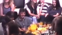 NISU SE STIDELI NI EMOCIJA, NI PATIKA Ovako su pre mobilnih i društvenih mreža izgledale žurke i druženja, klinci ovo teško mogu da razumeju