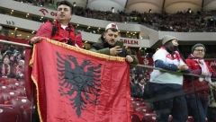 BRUKA I SRAMOTA Zvezda Premijer lige se slikala sa zastavom zločinačke OVK, nije skidao osmeh (FOTO)