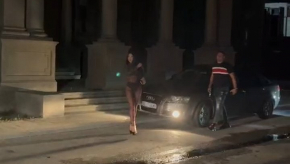 MAJA PROŠETALA NOVU POZADINU Starleta oplela po Caru i trudnoj Aleksandri