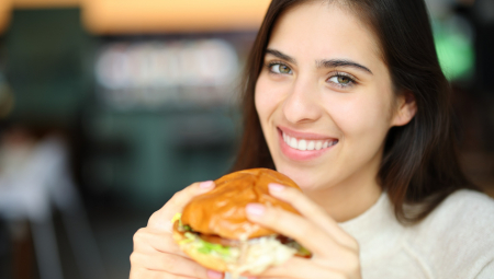 NUTRICIONISTA SAVETUJE Izbegavajte ovih 9 namirnica nakon 18 sati, paklene su za organizam