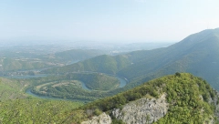 MEŠTANI OTERALI LAŽNE EKOLOGE Premijerka otvorila radove na staklenom vidikovcu na Kablaru kod Čačka