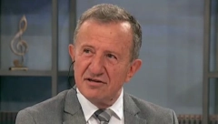 BILO JE TEŠKIH DANA, OVO BUDI USPOMENE Voditelj živeo u trošnoj kući koja se raspadala, kupio stan u Beogradu od 150.000 evra, a evo gde je odrastao