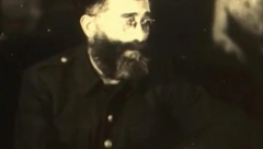 VIC DANA Mali čiča Draža sedi za kompjuterom, kad...