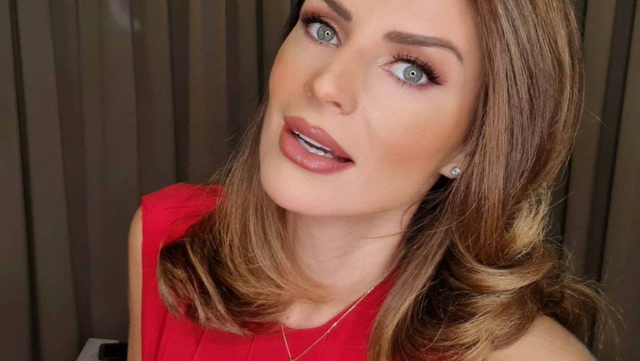 MAJA MANOJLOVIĆ U PETOJ DECENIJI IZGLEDA NIKAD BOLJE Voditeljka otkrila sve tajne, evo kako održava vitku liniju, jedna stvar je presudna