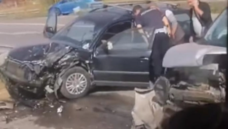BRUTALNI SUDAR NA OBRENOVAČKOM PUTU Vozila potpuno uništena (VIDEO)