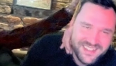 TRAŽIO MAMI DA MU OPEGLA KOŠULJU ZA SVADBU, A SAHRANIĆE GA U NJOJ Porodica Ivana ubijenog u Kruševcu ne može da dođe sebi: Bio je blage naravi