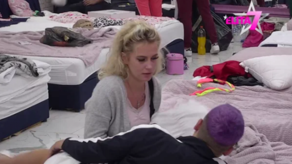 VRELA AKCIJA PRED CIMERIMA Terza i Milica u zanosu strasti, sve se trese pod jorgan planinom