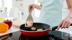 NE TREBA RIZIKOVATI Kada se na tiganju ili plehu ovo pojavi, odmah ga bacite u đubre!