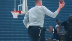 NIJE SAMO KOŠARKA Nikola Jokić pokazao talenat za američki fudbal (VIDEO)