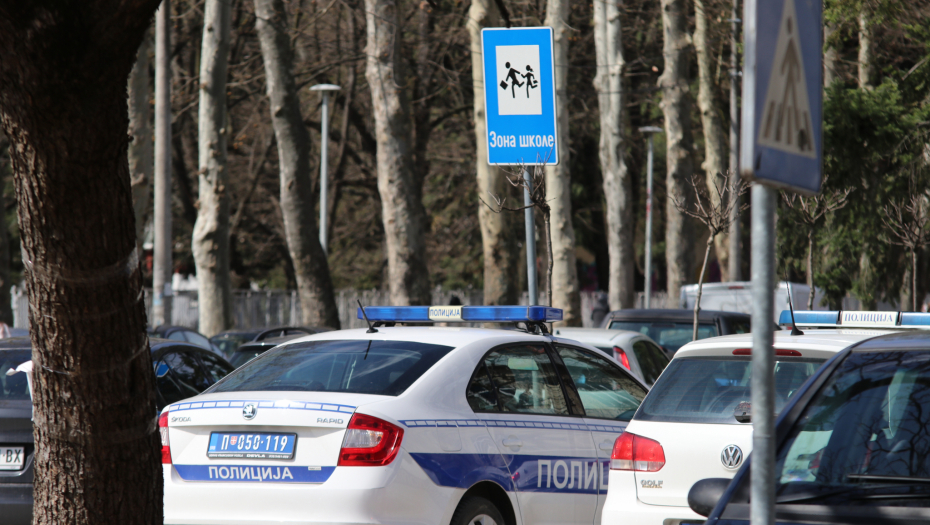 AUTOM POKOSIO OSNOVCA NA PEŠAČKOM Horor u Kragujevcu, dečak hitno prebačen u bolnicu