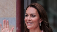 Princeza od Velsa viđena je prvi put od njene misteriozne operacije: Na novoj fotografiji Kejt Midlton sa svojom mamom Kerol