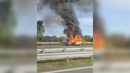 JEZIVA SCENA NA AUTO-PUTU "MILOŠ VELIKI" Fiat buknuo u plamen, evo šta je uzrok nesreće (FOTO/VIDEO)