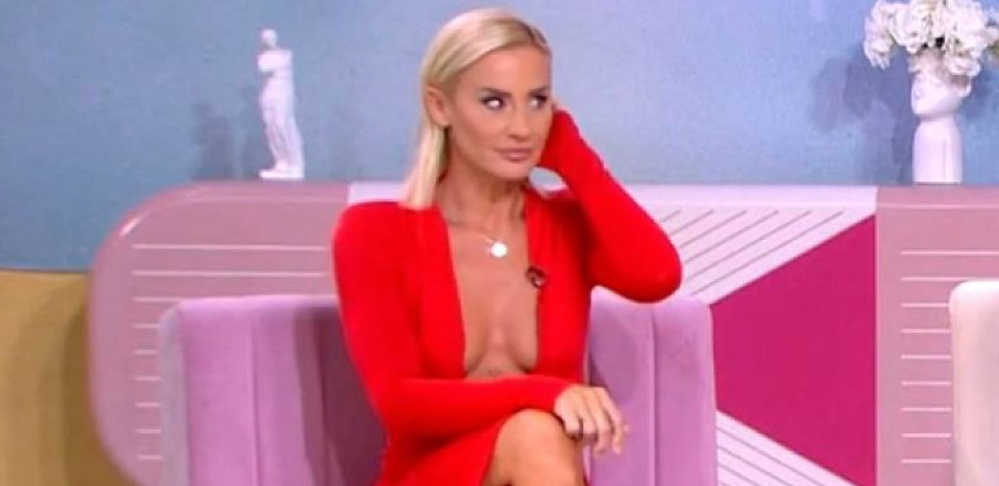 GLEDAOCI U NEVERICI ZBOG MILICE DABOVIĆ Pojavila se u emisiji golih grudi, umalo sve ispalo (FOTO)