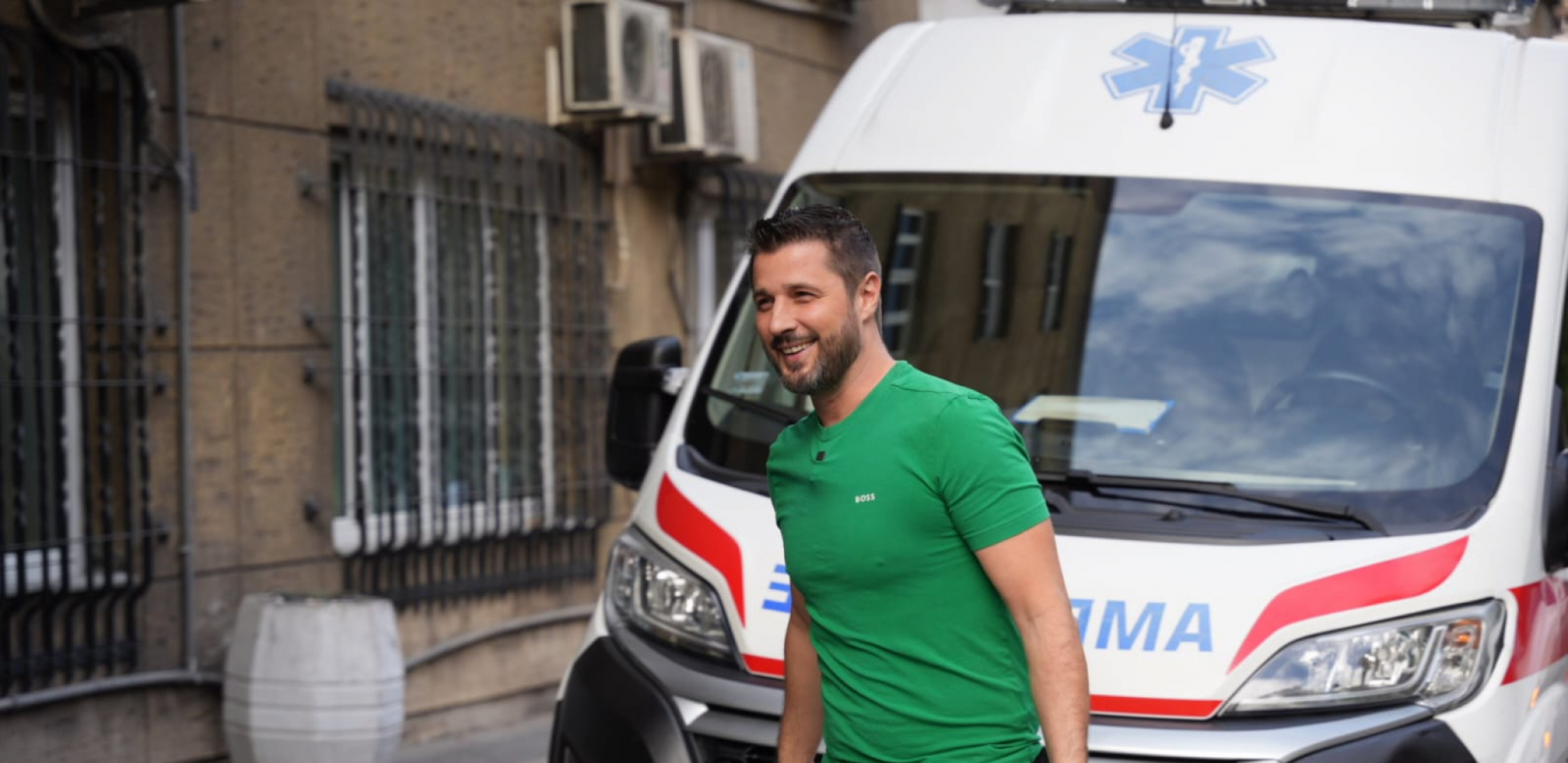 MARKO STIGAO PO LUNU U PORODILIŠTE Miljković ne može da sakrije sreću, sve je spremno, a u rukama nosi poseban detalj