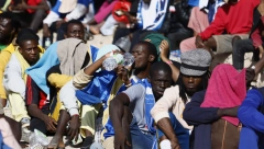 MORAO SAM DA PIJEM SVOJ URIN DA BIH PREŽIVEO Traumatične ispovesti migranata: Tukli su nas, krali nam novac i telefone
