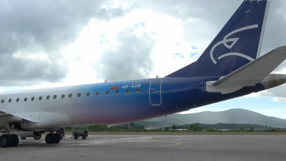 NESREĆA NA AERODROMU Putnički avion skliznuo sa piste, prevrnuo se na travu