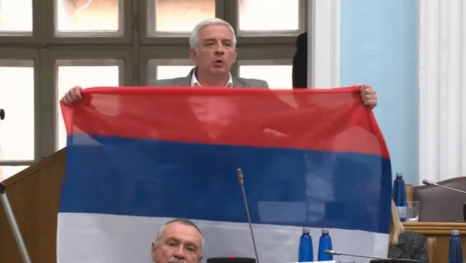 ZBCG NEMA NIŠTA PROTIV ULASKA BS U VLADU Vučurović: Važno je da dođe i do povećanja plata i penzija, što je bilo i predizborno obećanje PES-a