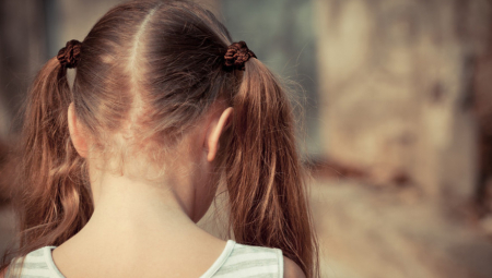 TUŽNA SCENA OBIŠLA SVET! Devojčica posle smrti svoje mame prodaje limunadu da skupi novac, ali to nije sve (VIDEO)