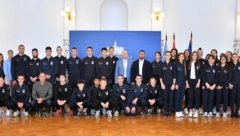 GRADONAČELNIK ĐURIĆ UGOSTIO JUNIORE AK VOJVODINA Grad sporta i mladih, grad timskog duha (FOTO)