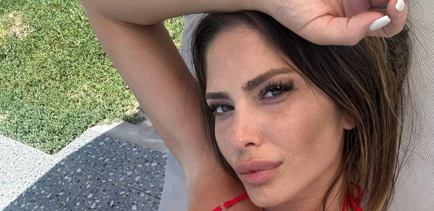 VODITELJKA ELITE SKORO GOLA USRED ZIME Svi bruje samo o njenim fotkama i zanosnom telu