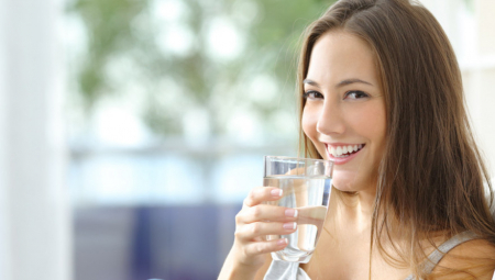 MNOGI LJUDI POGREŠNO PIJU VODU Doktorka rešila dilemu, samo ovaj način je ispravan za vaše zdravlje