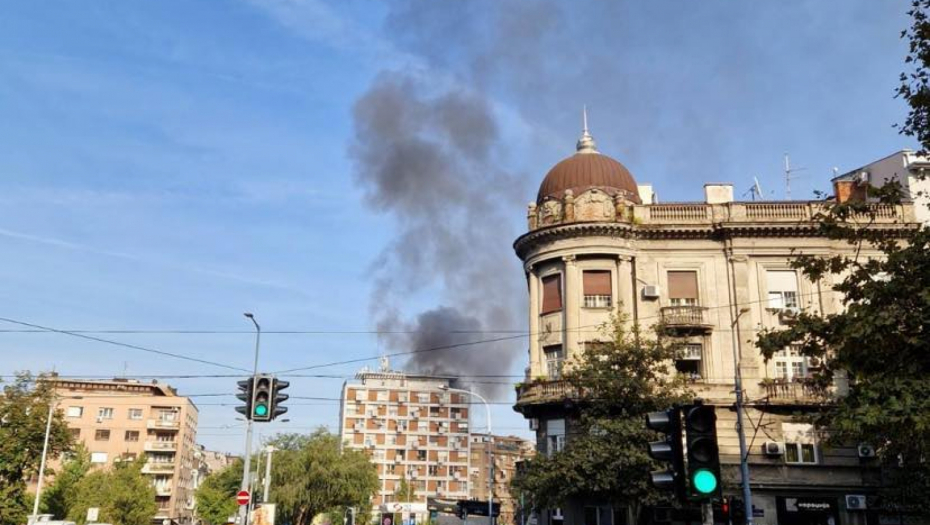 POŽAR U CENTRU BEOGRADA Gust dim kulja iz solitera, vatraogasci stigli na lice mesta (FOTO, VIDEO)