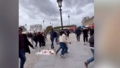 PRVI SNIMCI DRAME U PARIZU Ljudi u panici beže posle dojave o bombi (VIDEO)