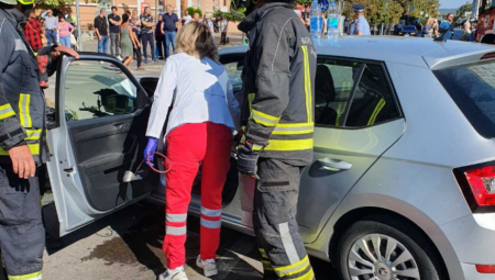 STOTINE LJUDI SE SKUPILO U CENTRU BANJALUKE Prvi snimci stravičnog udesa, ima poginulih (FOTO)