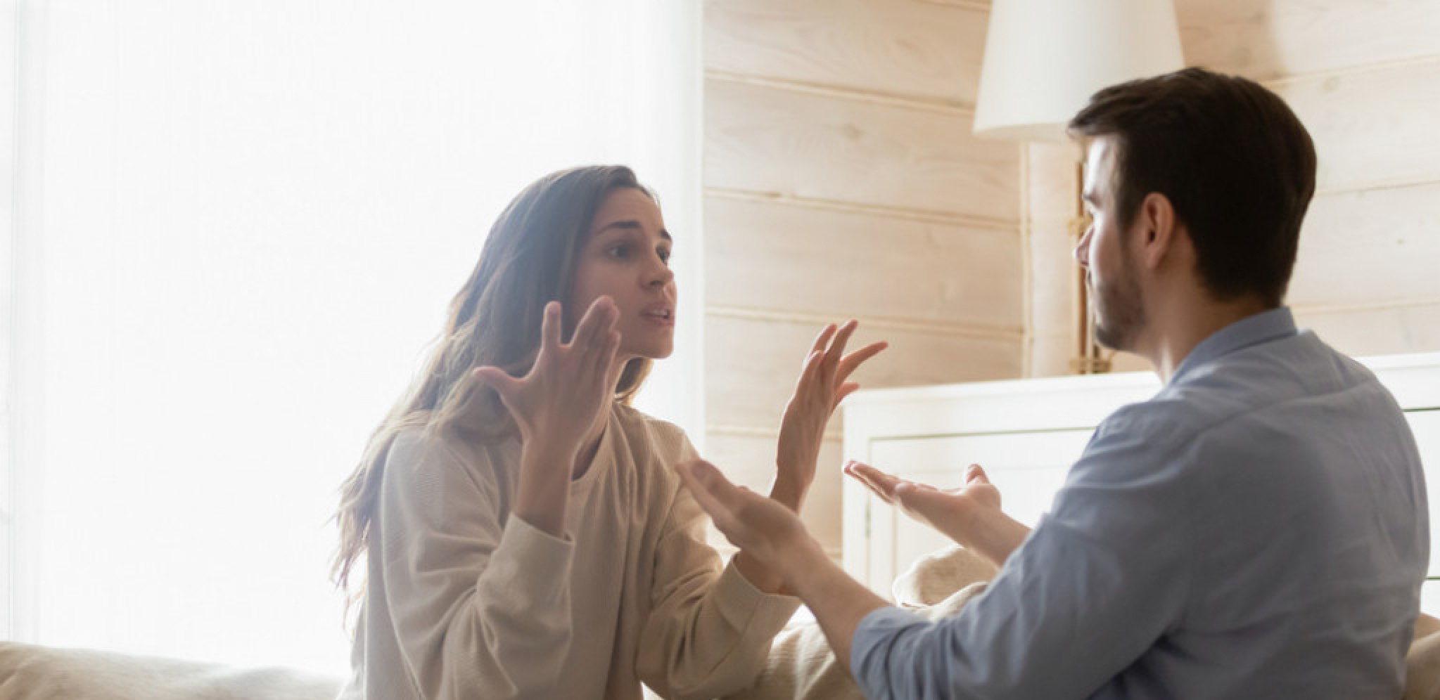 "ŽELIM DA ZNAM KOLIKO JE MOJA DEVOJKA PLASTIČNA" Momak i devojka se posvađali na PRVOM SASTANKU, razlog je HIT