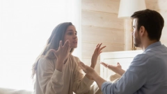 "ŽELIM DA ZNAM KOLIKO JE MOJA DEVOJKA PLASTIČNA" Momak i devojka se posvađali na PRVOM SASTANKU, razlog je HIT