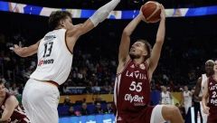 JEDAN OD PRIMEĆENIJIH NA MUNDOBASKEU Teška povreda Letonca, novog košarkaša Fenerbahčea (VIDEO)