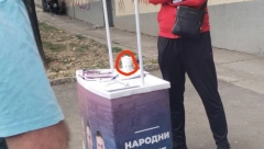 OPOZICIJA KRENULA U SKUPLJANJE POTPISA Ovaj detalj sa njihovog štanda zapazili su mnogi (FOTO)