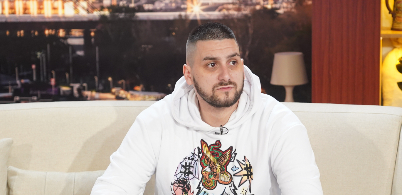 ZOLA UŽIVA U LUKSUZU Oglasio se iz ovog grada, nalazi se u hotelu sa pet zvezdica, oko njega samo zlato i mermer