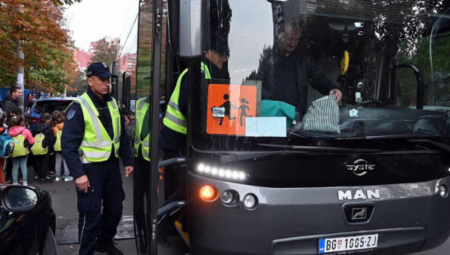 BOŽE SAČUVAJ! Vozač autobusa pijan krenuo da vozi đake na ekskurziju!