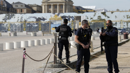 FRANCUZI U SVE VEĆOJ PANICI  Versajska palata u Parizu ponovo evakuisana: Ovo je sedmi put za osam dana!