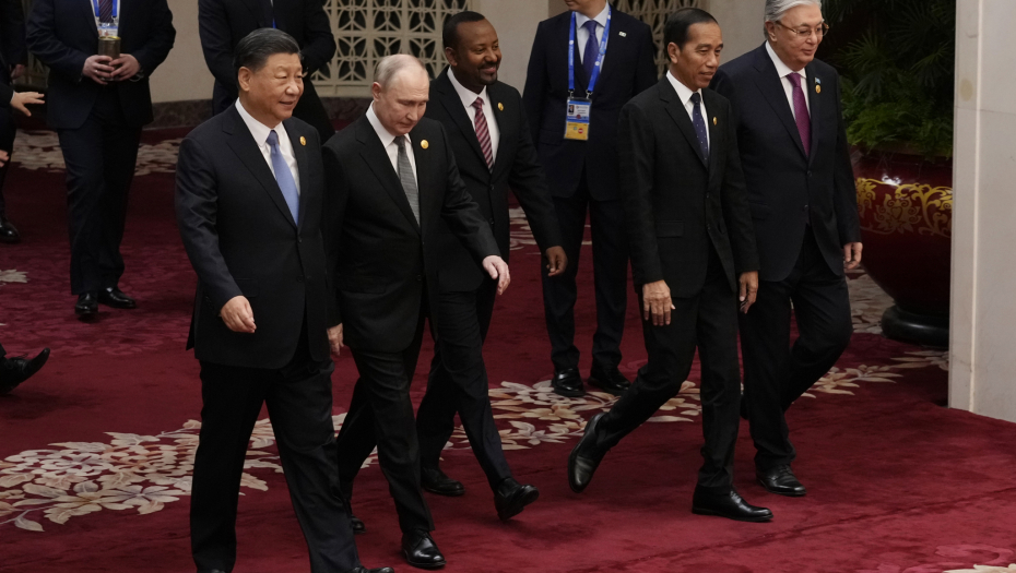 ALARMI U VAŠINGTONU Otkriven plan Putina i Sija, sipaju im so na ranu