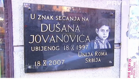 "TATA JE ZATEKAO BRATA NA BETONU" Dušana su pre 26 godina skinhedsi ubili samo zato što je Rom