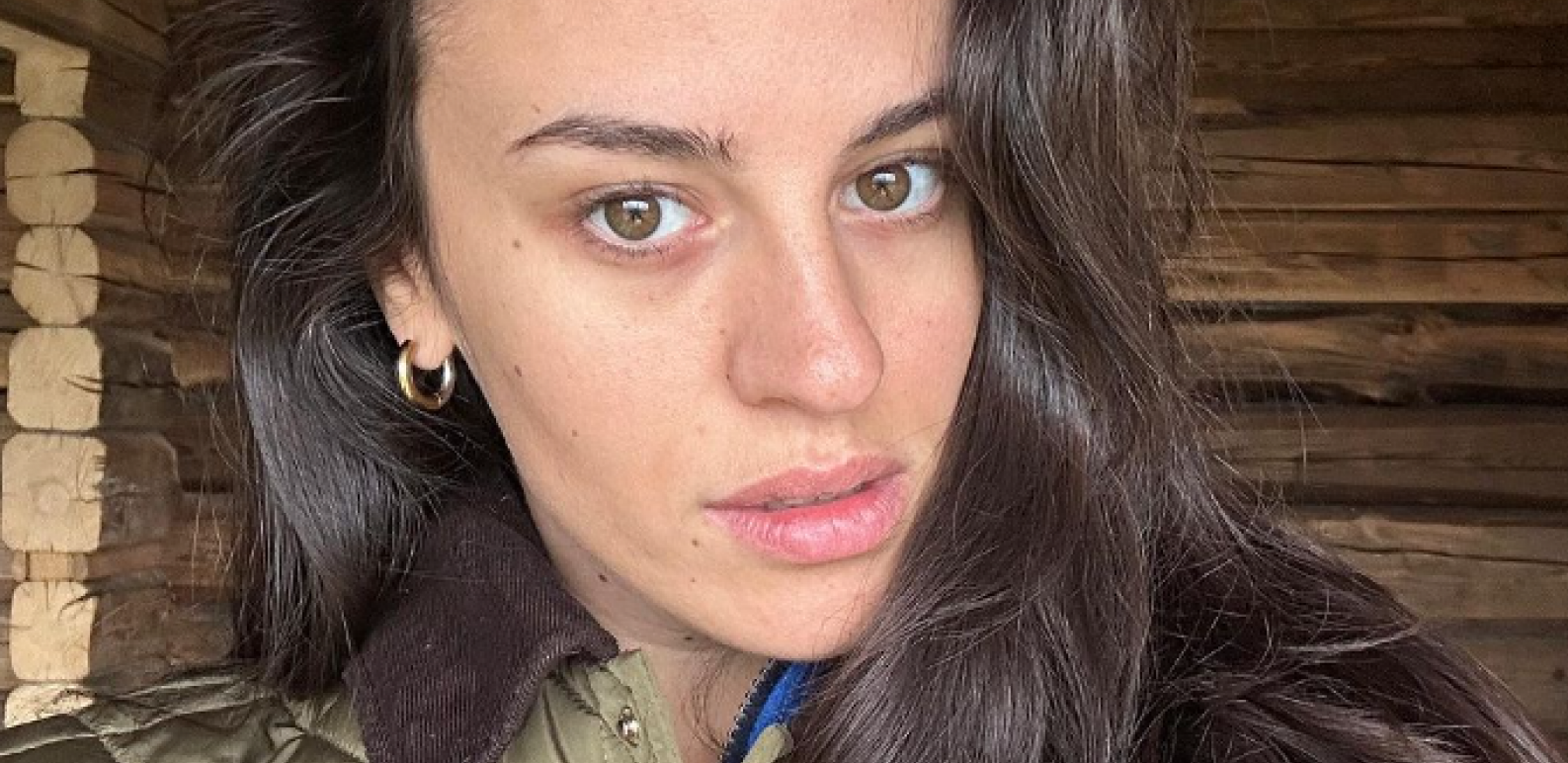 SKINULA SE ĆERKA JOVANA MEMEDOVIĆA Mašu niste navikli da viđate u ovom izdanju, pozirala u ultrakratkoj haljini i zapalila mreže!