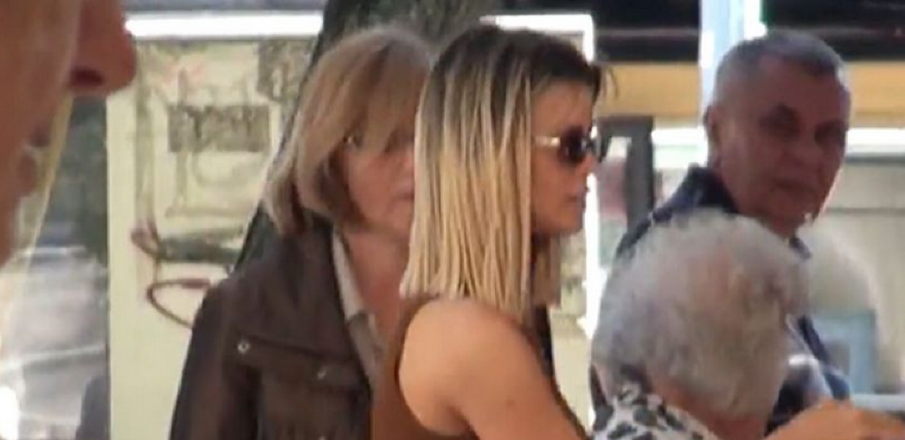 MILICA PAVLOVIĆ OD JUTRA NA PIJACI Pevačica šokirala prolaznike kad se pojavila, a mesto koje je nakon toga posetila će vas oduševiti