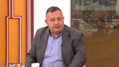 PALA MASKA ŠOLAKOVOG LAŽNOG DESNIČARA: Hvali Kurtija preko Nove S!