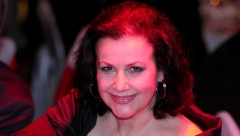 NISAM IŠLA U ŠKOLU JER MI SE MAJKA SKIDALA PRED KAMERAMA Ćerka Snežane Savić preživela je teror zbog glumicinih eksplicitnih scena