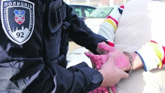 NEGOTINAC UHAPŠEN SA DVA PIŠTOLJA, PUŠKOM I MUNICIJOM Policija unjegovoj kućinašla gomilu municije
