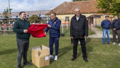 Dodeljeni paketi sportske opreme fudbalskim klubovima sa teritorije grada Subotice