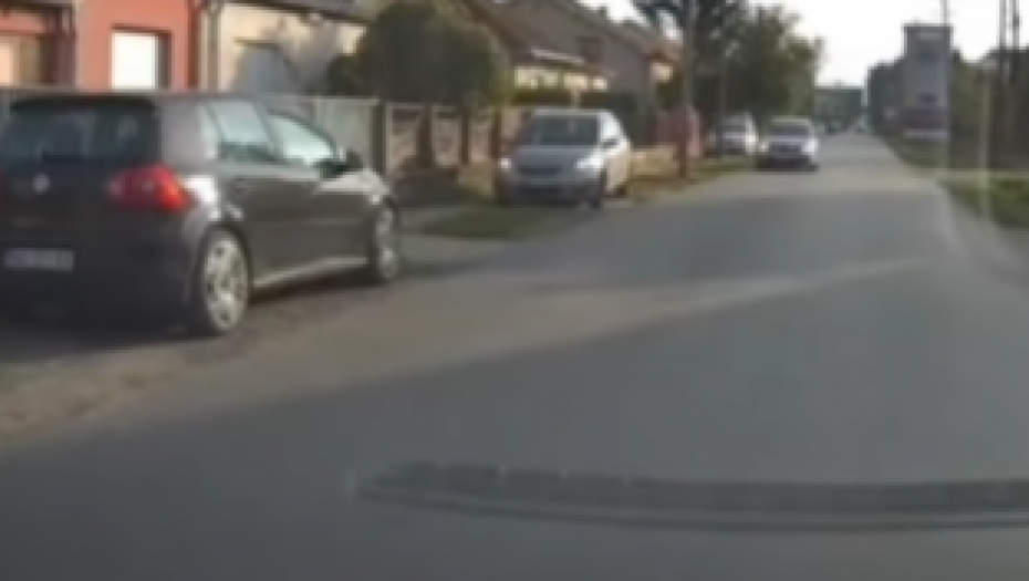 "NIJE MI DOBRO, VIDITE ŠTA MOŽE DA SE DESI" Jeziv snimak iz Novog Sada: "Umalo sebi da uništim život zbog mame koja ne pazi na dete" (VIDEO)