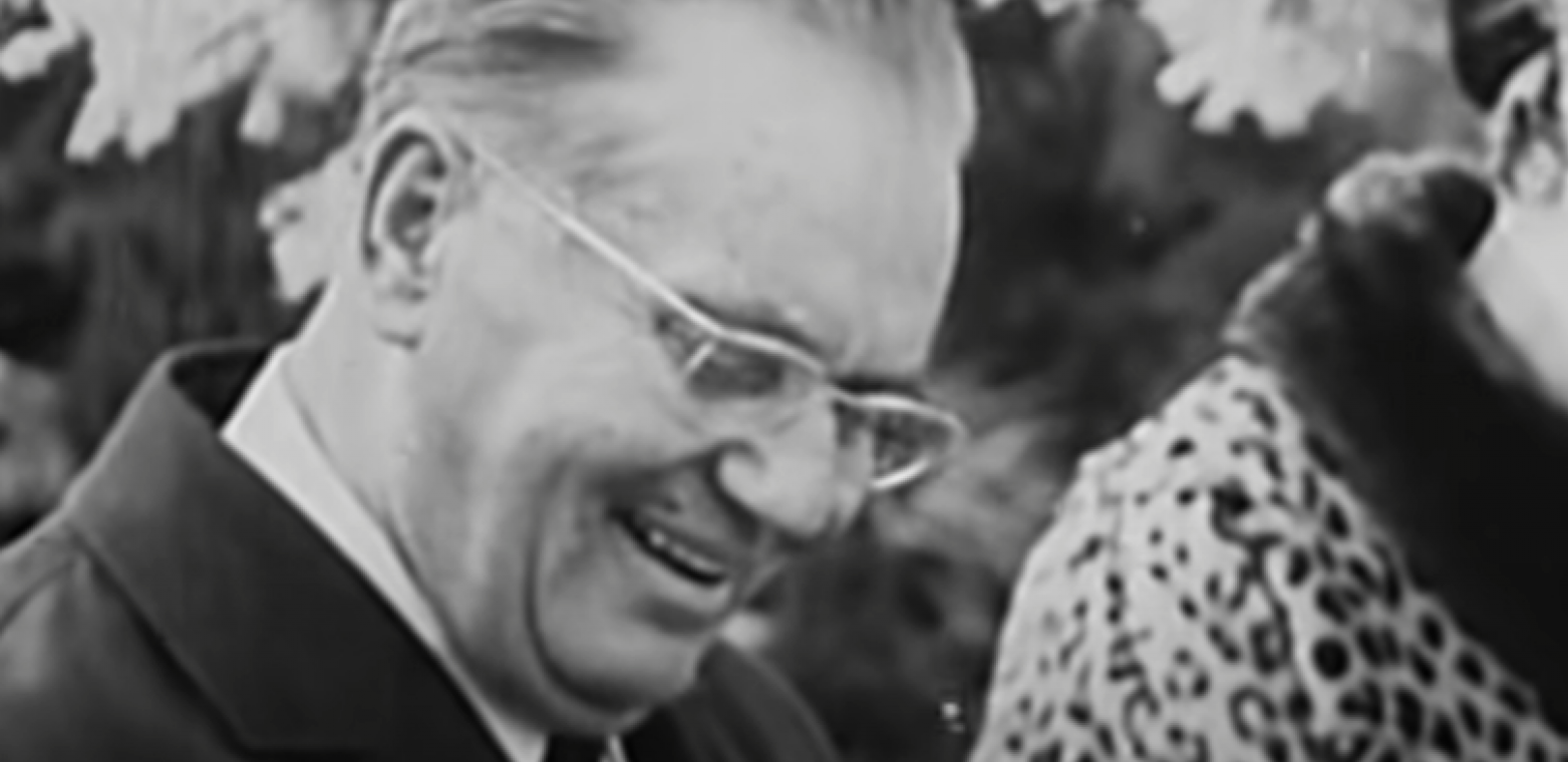 EVO ZAŠTO NEMA PETOKRAKE NA TITOVOM GROBU Zna se čija je želja bila da Kuća cveća izgleda BAŠ TAKO