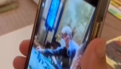 STRAŠAN SKANDAL Šok snimak: Vlahovićev trener snimljen kako igra rulet, za veče uzeo nestvarnu sumu (VIDEO)