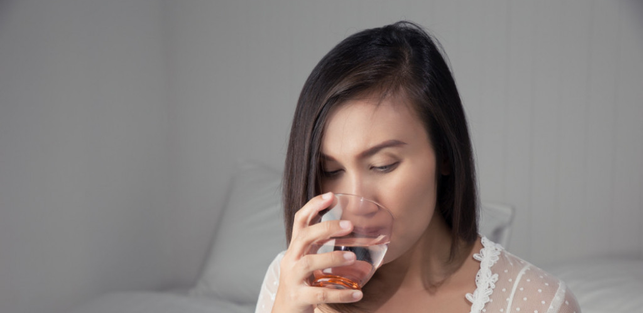 Kada voda menja sastav: Evo zašto ne treba da pijete vodu koja je stajala u čaši ili flaši tokom noći