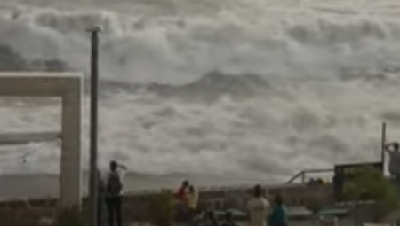 UŽAS U OMILJENOM LETOVALIŠTU SRBA Devojka se udavila na samo 20 metara od plaže! (VIDEO)