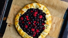 PRE NEGO ŠTO STAVITE HRANU U RERNU, URADITE OVO Trik koji obožavaju domaćice pomaže da pek papir ostane na mestu, uverite se i vi!